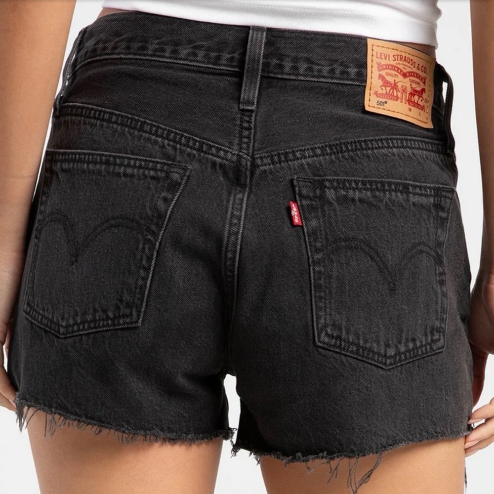 NWT Levi’s 501 Original Denim Shorts Button Fly
Black Size 32